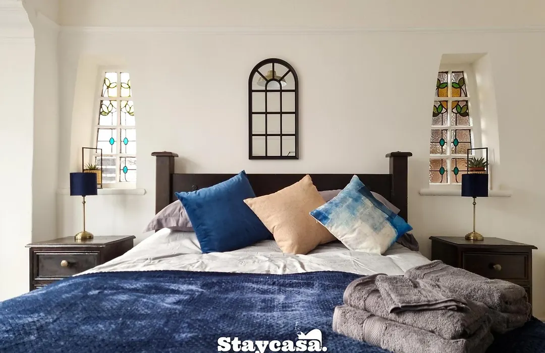 Spacious 6-Bed With Large Patio And Free Parking-1